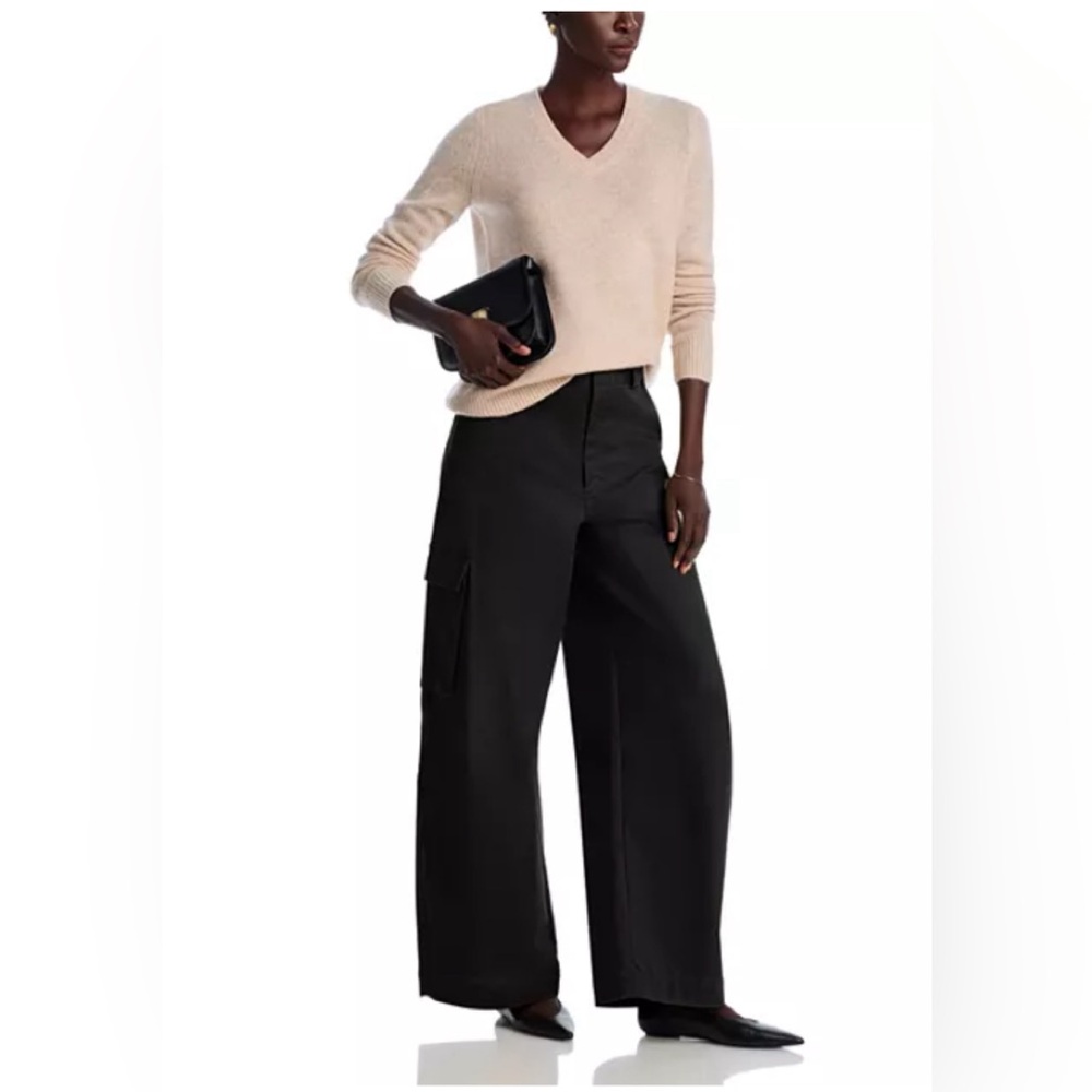 C by Bloomingdale's Cashmere
100% Cashmere V Neck Sweater - Exclusive
XS